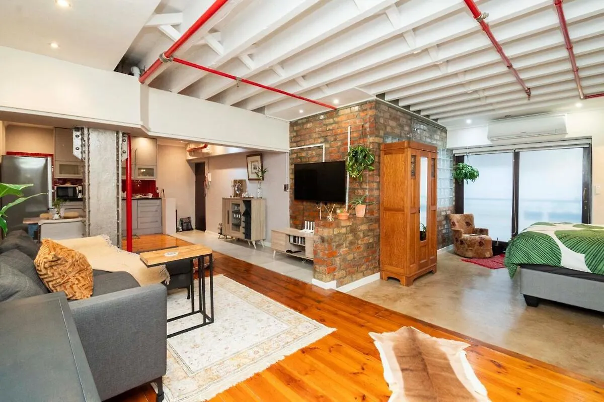 Stylish Retreat In Wolroy House location
